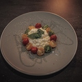 料理メニュー写真 ストラチャッテラチーズと彩りトマトのカプレーゼ　M