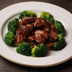 豚肉の醤油煮込み/豚肉の醤油煮込み(パン付き)