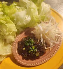 特製　肉味噌のレタス巻き