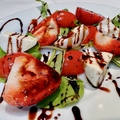 料理メニュー写真&nbsp;イチゴとモッツァレラチーズカプレーゼ