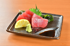 マグロ/サーモン/鯛/かんぱち/たこ/炙り〆サバ 各
