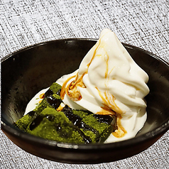 わらび餅と抹茶のアイス黒蜜かけ