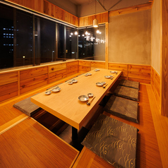 《中人数様向け掘りごたつ席》【6名様から8名様】広々としたテーブル席でお食事をお楽しみください。