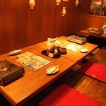 2名から最大30名名まで楽しめる掘りごたつ席。半個室風の宴会は14から20名まで対応可能です