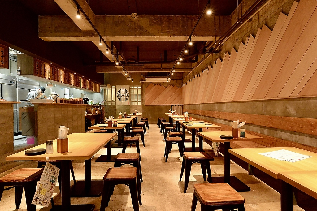 宴会や打ち上げなどの様々なシーンに◎店内席・外席含め、最大66名様にてご利用いただけます！