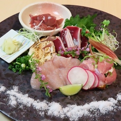 石坂村の朝〆地頭鶏の刺し身盛り合わせ