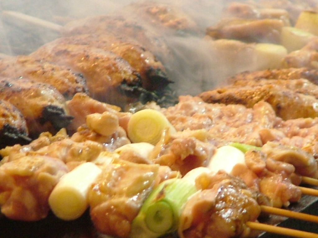 自慢の串焼きは備長炭でじっくり焼き上げ、旨味を逃すことなく存分に楽しめます。