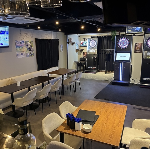 明るい店内の居心地の良いダーツバー！BARのみのご利用もウェルカムです♪