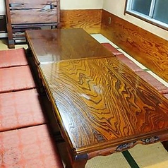 60年以上にわたり愛され続ける老舗和食店にて、22名様までの貸切利用を承っております。落ち着きのある和の空間と、長年培われた職人の技が織りなすお料理は、接待やご会食など、大切なひとときに最適です。大切なご接待、ご会食、ご慶事などにぜひご利用くださいませ。