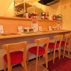 カウンター5席ございます