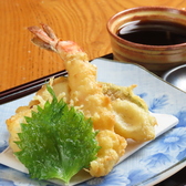 和をテイストとした店内ではお寿司以外にも天ぷらや茶わん蒸しなどの和食をお楽しみいただくこともできます！割烹料理にも劣らない自慢の逸品をお楽しみください♪