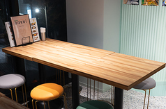 【人形町ハシゴ楼】全国から集まった新進気鋭の飲食店が一堂に会す、５階建ての飲食横丁「ハシゴ楼」にホンデポチャが満を持してNEWOPEN♪お席はカウンター～テーブル席をご用意しており一人様・女子会・会社帰りのサク飲みなど様々なシーンで韓国料理をお楽しみいただけます!。