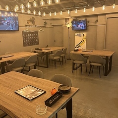 会社の部署での懇親会や、少し大きめのグループでの食事には、テーブル席を繋げてのご利用が便利です。美味しい料理とドリンクで、親睦を深めてみてはいかがでしょうか。