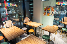 【人形町ハシゴ楼】全国から集まった新進気鋭の飲食店が一堂に会す、５階建ての飲食横丁「ハシゴ楼」にホンデポチャが満を持してNEWOPEN♪お席はカウンター～テーブル席をご用意しており一人様・女子会・会社帰りのサク飲みなど様々なシーンで韓国料理をお楽しみいただけます!。