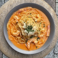 えびとトマトのクリームパスタ