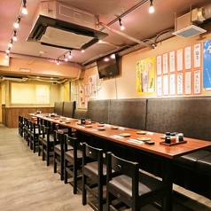 2階は大人数様のご宴会に最適♪広々としたテーブル席でお時間忘れてゆっくり楽しんで下さい！最大40名様迄。飲み会・宴会のご予約承っております◎