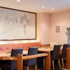 お肉と相性ピッタリのドリンクメニューも充実♪定番の「ビール」「ハイボール」「レモンサワー」から「日本酒」「焼酎」「マッコリ」までご用意ございます。気の知れた仲間とテーブルを囲み、焼肉と相性抜群のお酒を楽しむ、至福のひと時をお過ごしください。ご予約お待ちしております。