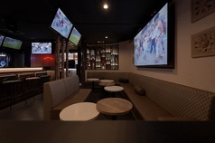 KARAOKE & SPORTS BAR P3の雰囲気3