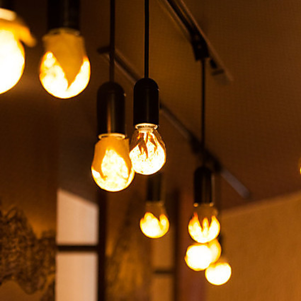 温かみのある照明が灯る落ち着いた雰囲気の店内。大人な空間でゆったりと至福のひと時を過ごせます◎