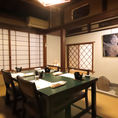 『蔦の間』2名様~4名様までの個室となっております。接待や大切な記念日に、個室でゆったりといただく和の一皿はお味も雰囲気もきっとご満足いただけます。