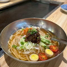 シャリシャリスープの牛すじ冷麺
