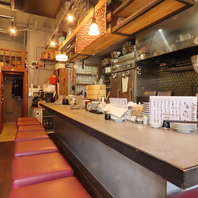 オープンキッチンで楽しむ温かな酒場