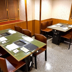 本館2F奥◆8名～10名様。２つのテーブルに分かれたお席となります。