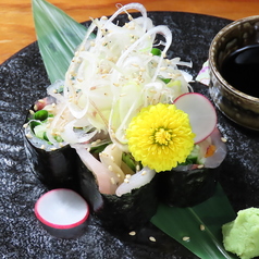 〆鯖とガリとシャキシャキ野菜の海苔巻き