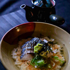 炙り〆鯖のひつまぶし風茶漬け