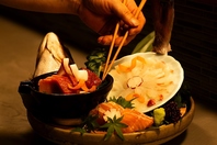 厳選した伊勢志摩の鮮魚や、季節野菜を使用した創作和食