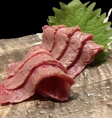 炙り牛刺し