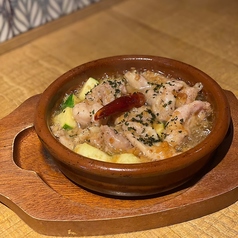 鶏せせりと季節野菜のアヒージョ