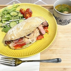 Kos コス CAFE&BARのおすすめランチ1