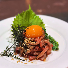 牛炙りユッケ/カツの玉子とじ