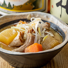 ≪逸品揃い♪≫炭火香る大山鶏の焼き鳥と、2時間煮込んだ自家製もつ煮込みの写真
