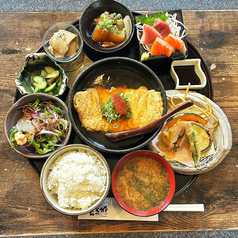 あな巻き卵とミニ天ぷらのランチの写真