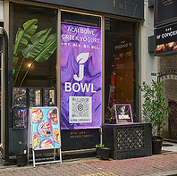 鮮やかな紫の外観が目印◇心斎橋の路面店