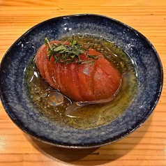 完熟トマトの冷やし出汁漬け、大葉とオリーブオイル
