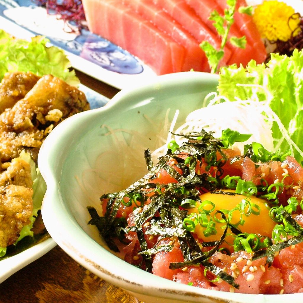 三崎まぐろ料理色々！マグロユッケ、マグロ竜田揚げ、ステーキ…