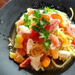 季節のフルーツや旬野菜を使用したパスタメニューもご用意しております。ランチタイムにもオススメ！