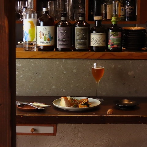 狸小路の長いトンネル奥のビストロ　ナチュラルワインと食事を楽しむ大人に人気♪