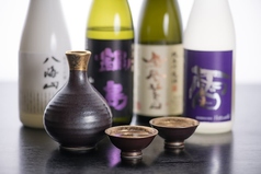 旬の料理を引き立てる厳選地酒