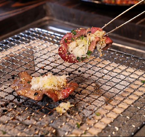 こだわりお肉を囲炉裏で焼き上げる絶品焼肉のお店♪