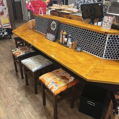 2名様、3名様にピッタリのカウンター席。