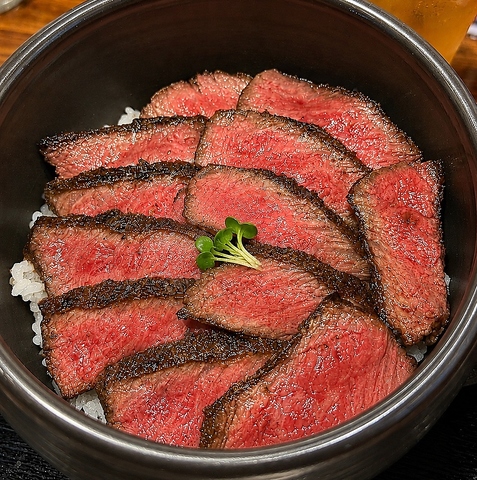 一度で四度の美味しさが楽しめる、黒毛和牛ひつまぶし専門【よだれ】。
