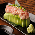 料理メニュー写真 ねぎとろアボカド刺し