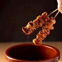 【創業以来の味】鶏の出汁を丁寧に煮出し甘辛く奥深い味わいに仕上げた自家製だれ