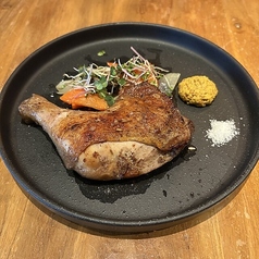 【数量限定】骨付き鶏モモ肉のコンフィの写真