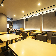 カウンター席ございます。