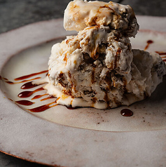 心を満たす手作りスイーツ。ヌガーグラッセと季節の甘味の写真